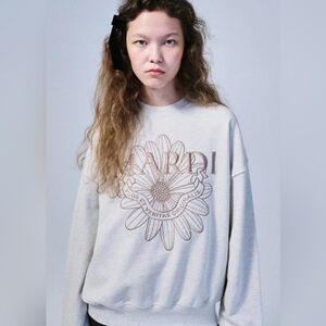 Mardi Mercredi Daisy Flower Needlework Sweatshirt Outmeal Color. One Size.